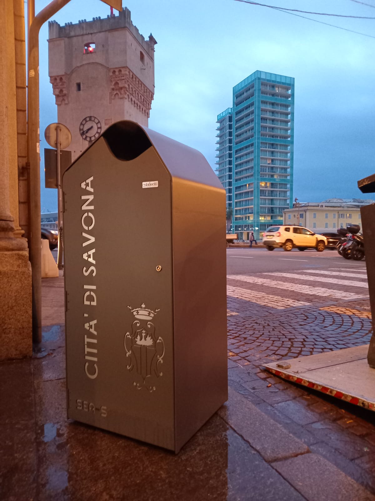 Nuovi cestini in via Paleocapa